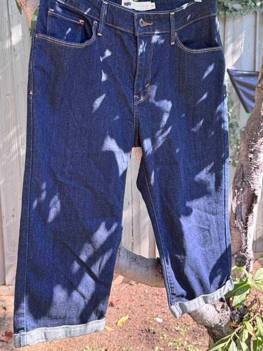 Levi’s Women’s Dark Wash Capri Jeans – Size 10