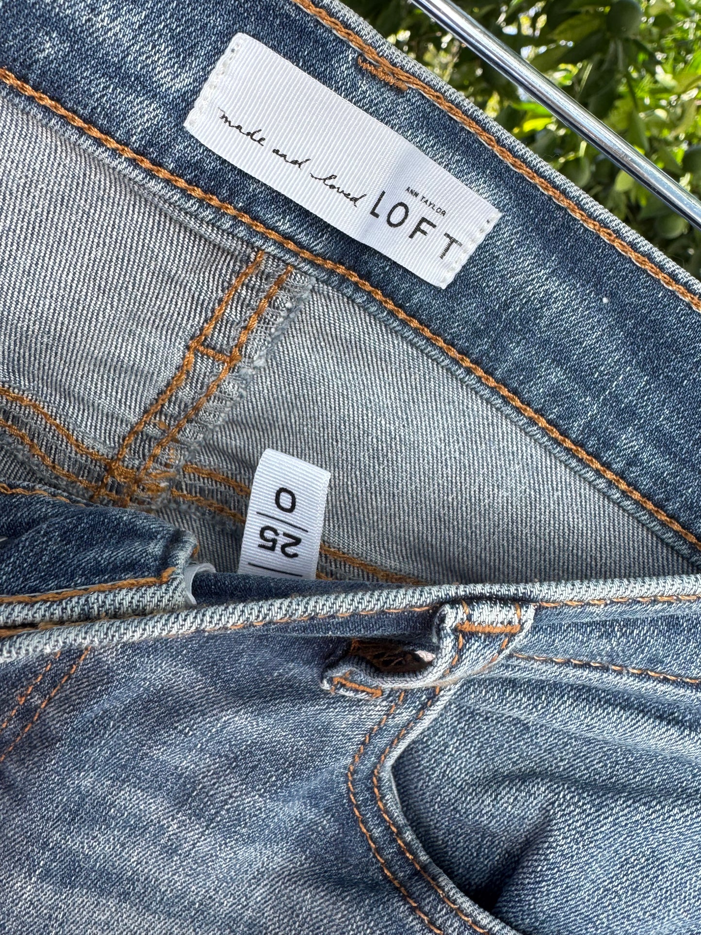 Ann Taylor LOFT Frayed Hem Straight Leg Jeans Women’s Sz 25/0