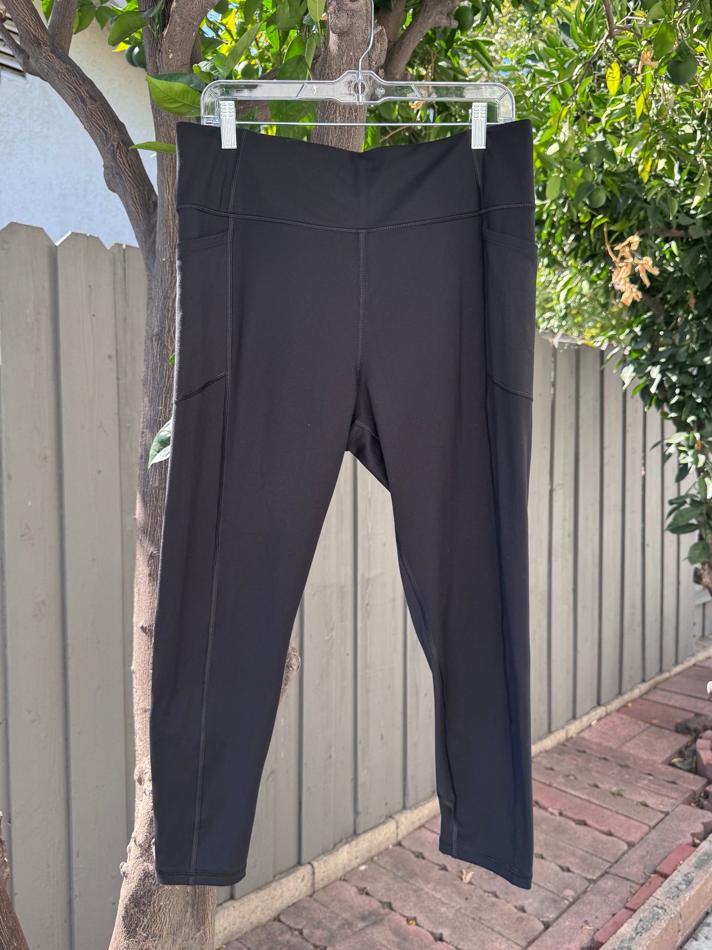 Victoria’s Secret Black High-Waist Leggings with Side Pockets Sz 16