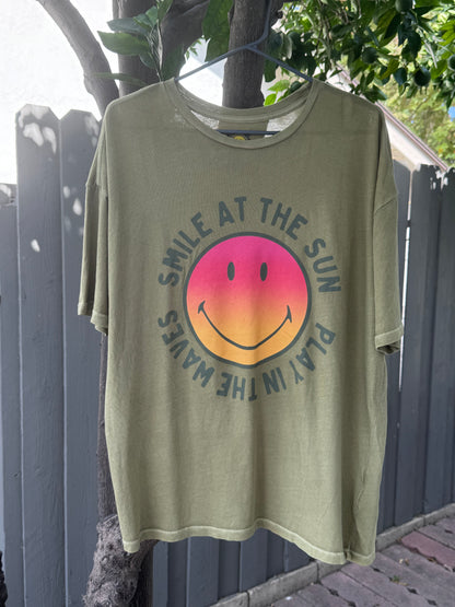 Billabong Smiley “Smile at the Sun, Play in the Waves” Organic Cotton Graphic Tee – Sz S