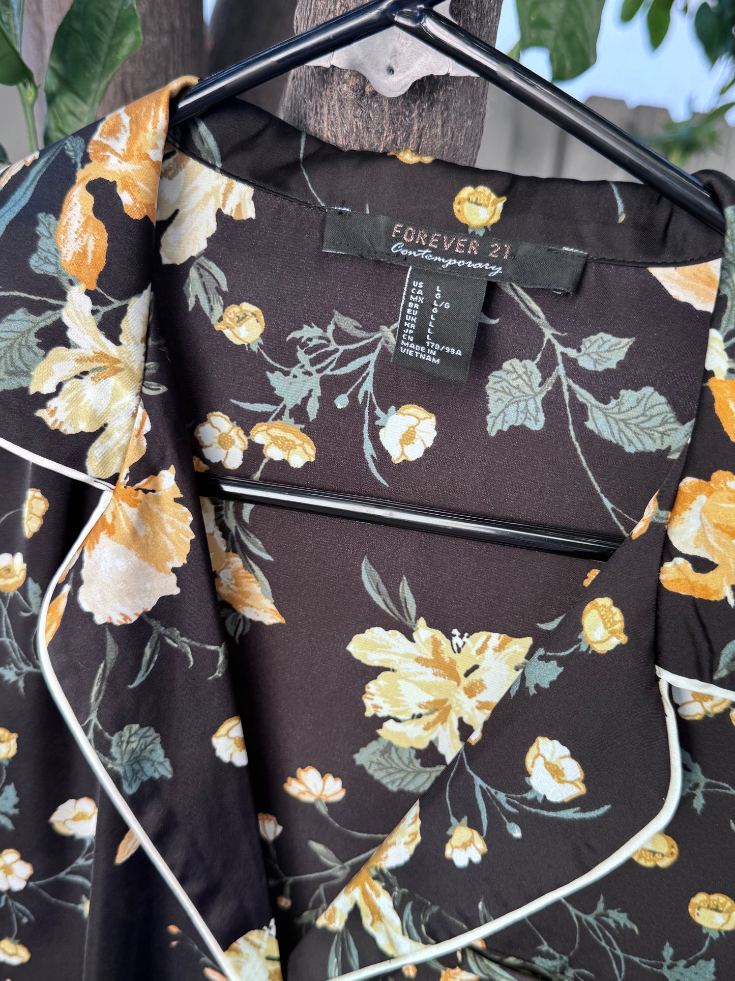 Forever 21 Contemporary Floral Silky-Style Top Sz L