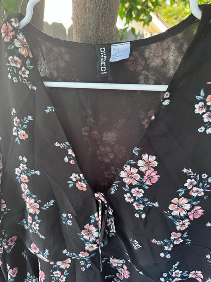 H&M Divided Black Floral Sheer Blouse – Size 8