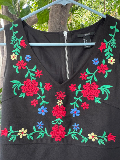 Forever 21 Black Floral Embroidered Crop Top – Size S