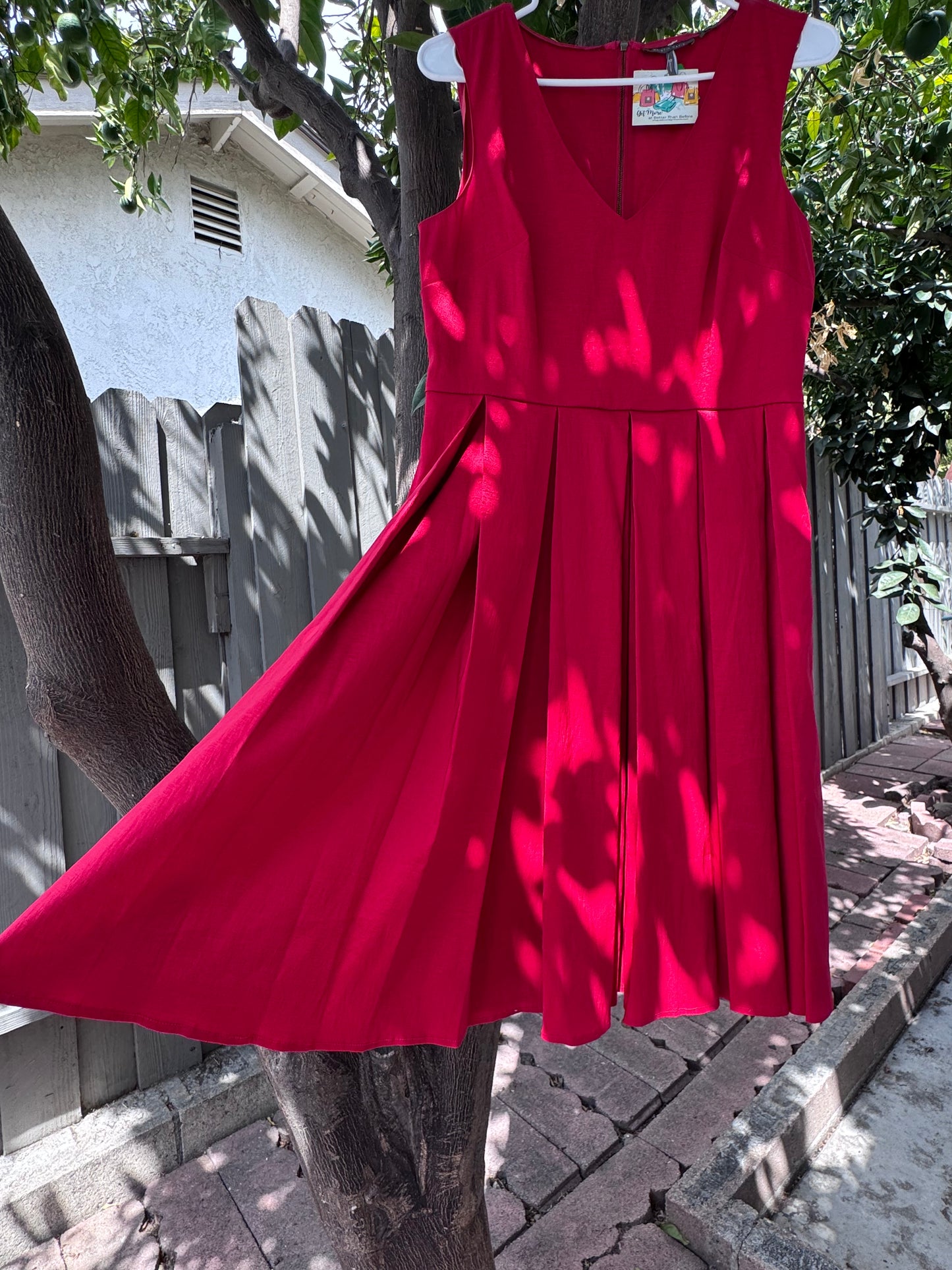 NEW Kristin Davis Red Sleeveless Pleated Dress – Size 10