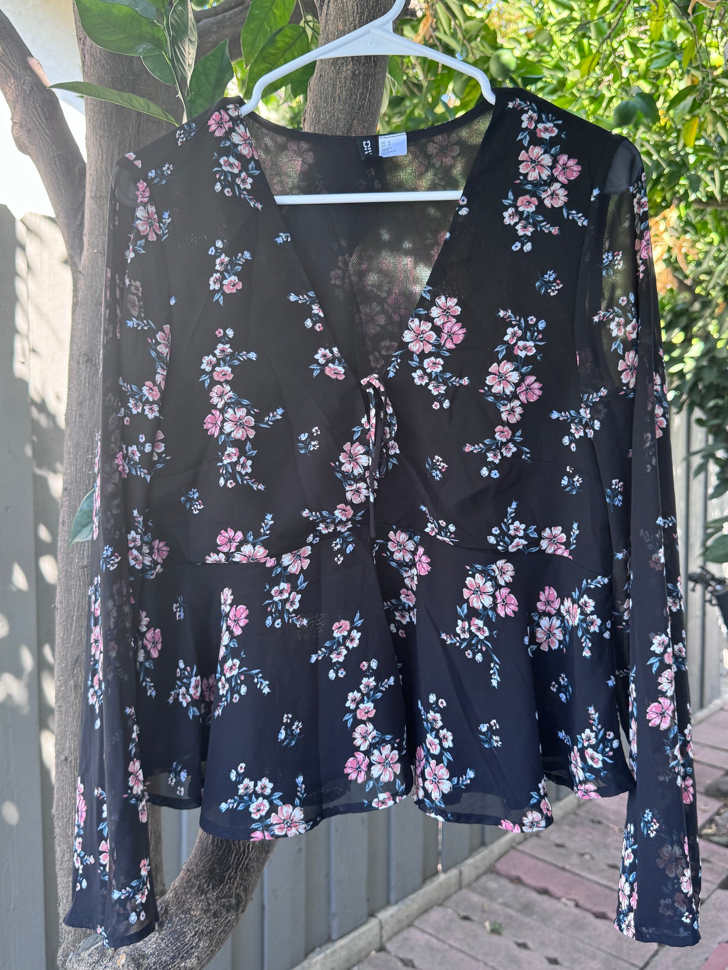 H&M Divided Black Floral Sheer Blouse – Size 8