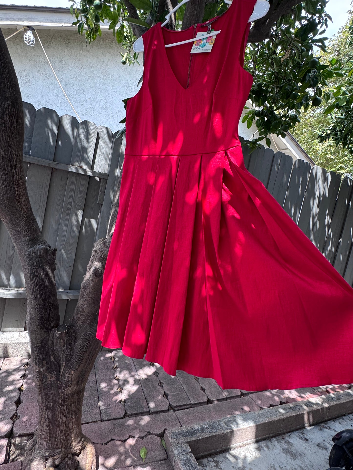 NEW Kristin Davis Red Sleeveless Pleated Dress – Size 10