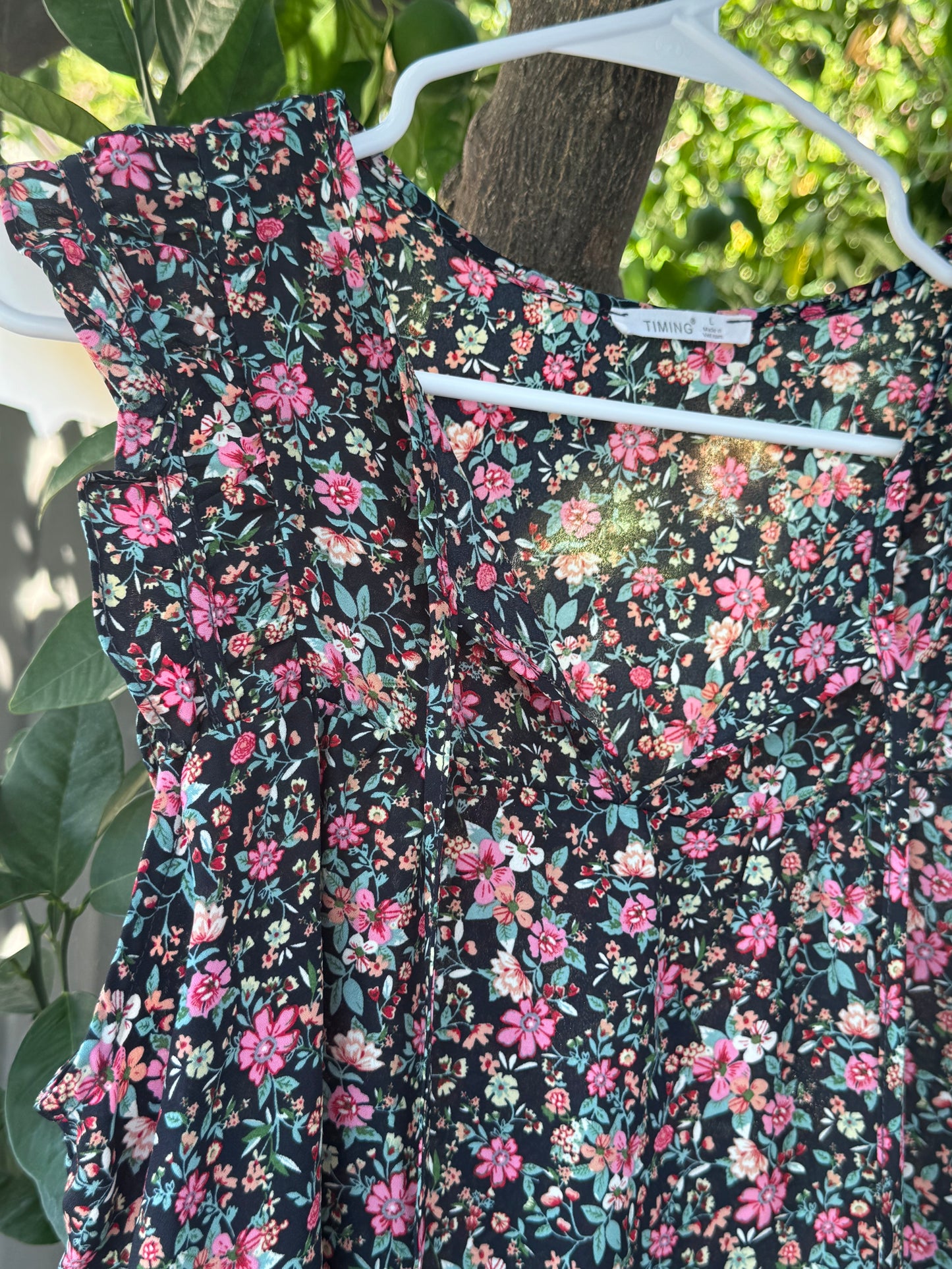 Timing Floral Ruffle Sleeve Blouse – Size L