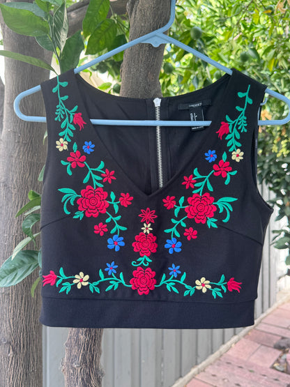 Forever 21 Black Floral Embroidered Crop Top – Size S