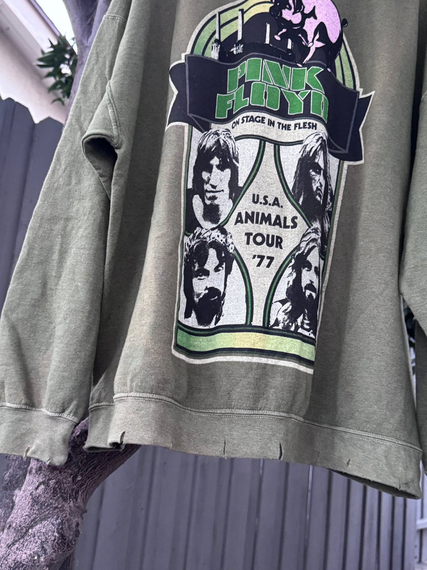 Pink Floyd “Animals Tour ’77” Distressed Graphic Sweatshirt – Size S/M