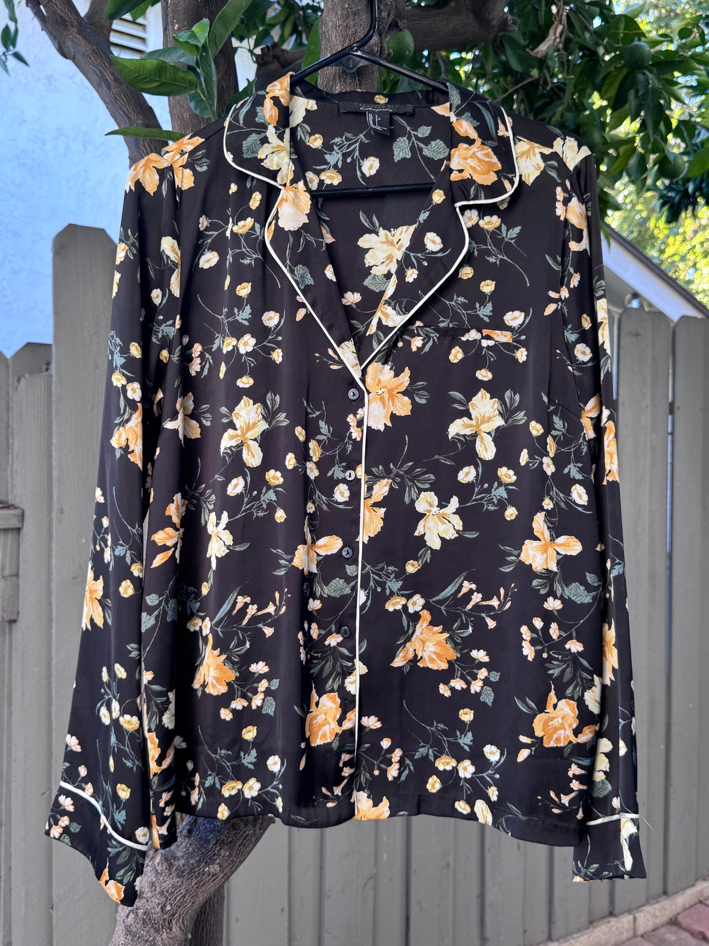 Forever 21 Contemporary Floral Silky-Style Top Sz L