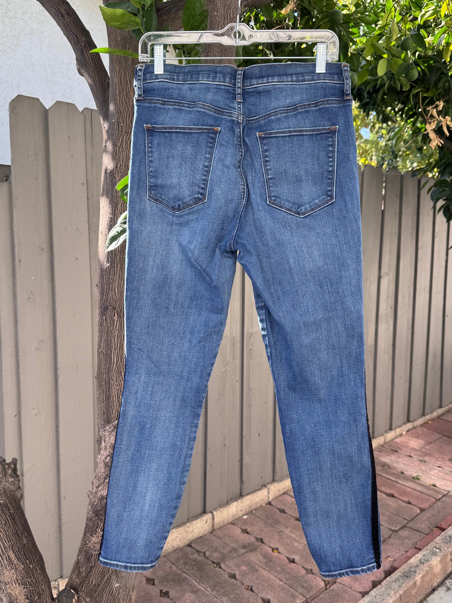 GAP 1969 True Skinny Super High Rise Jeans with Black Velvet Side Stripe Women’s Sz 30R
