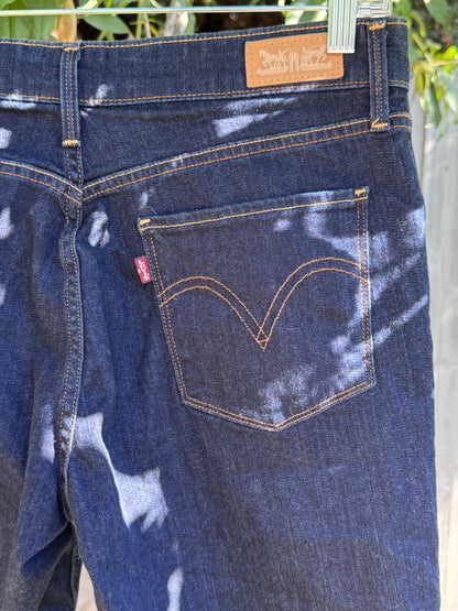 Levi’s Women’s Dark Wash Capri Jeans – Size 10