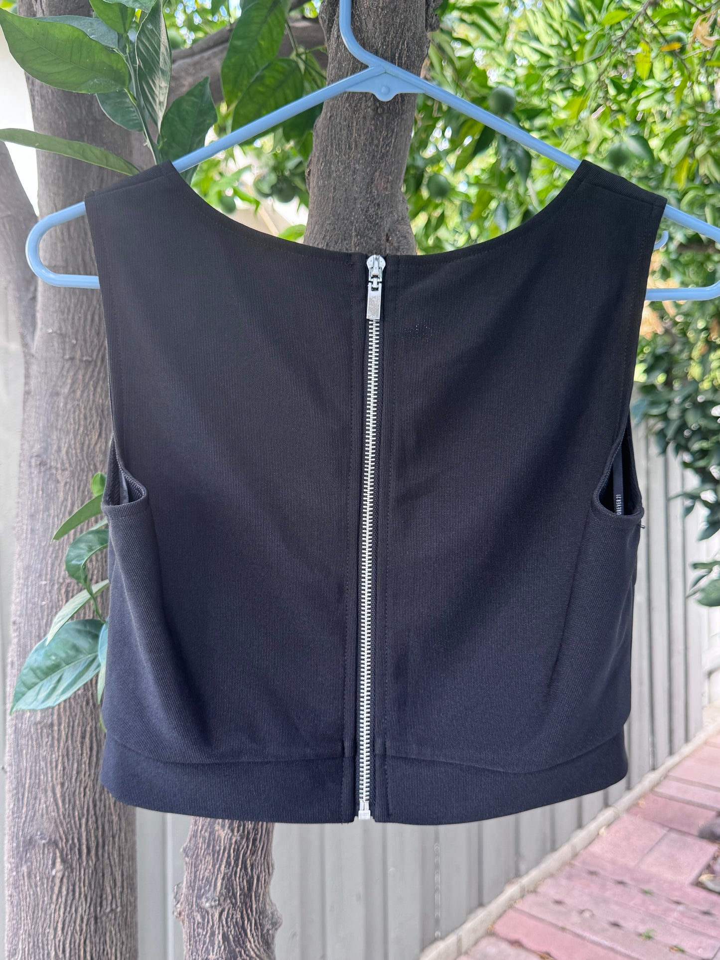 Forever 21 Black Floral Embroidered Crop Top – Size S