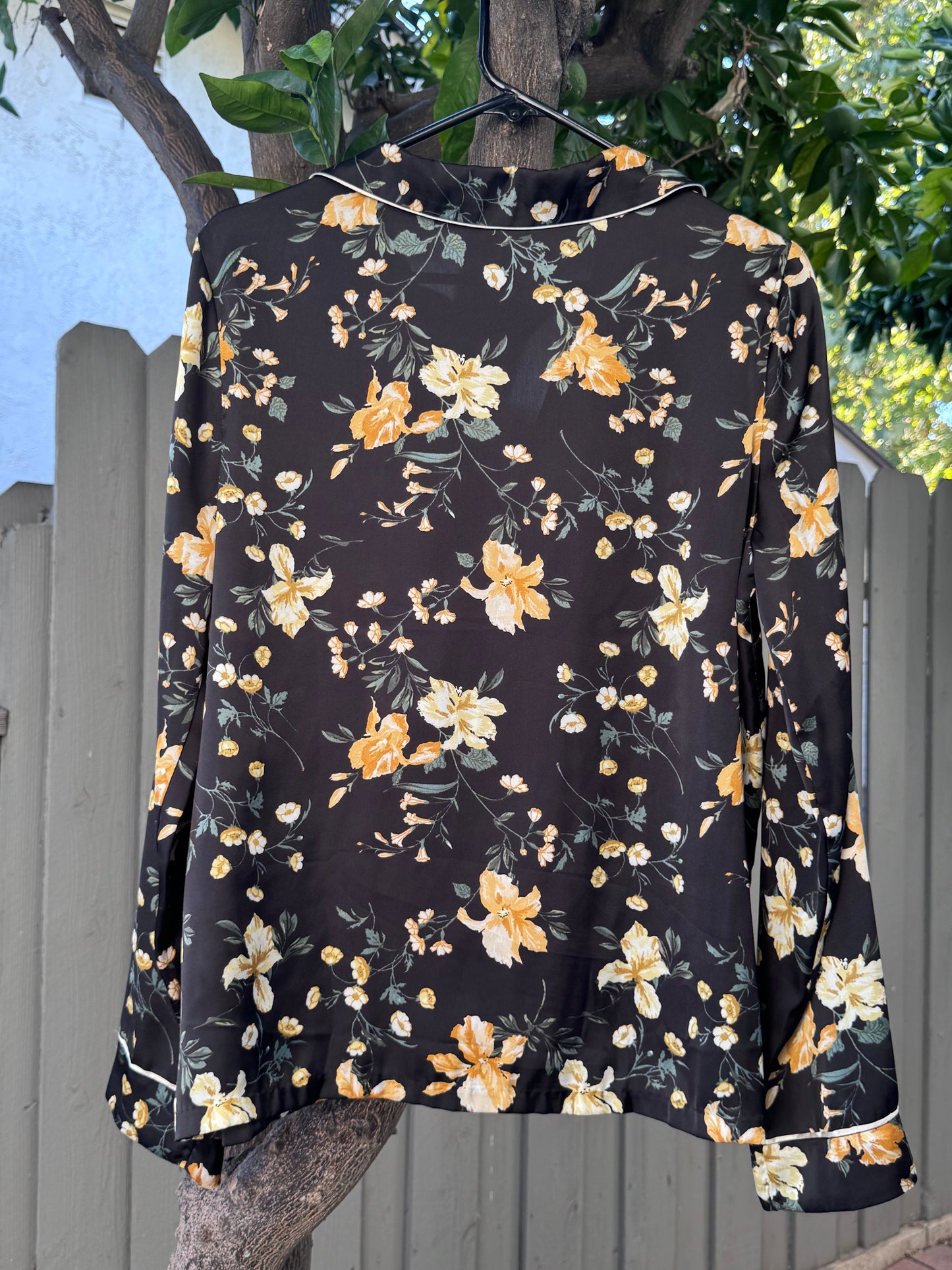 Forever 21 Contemporary Floral Silky-Style Top Sz L