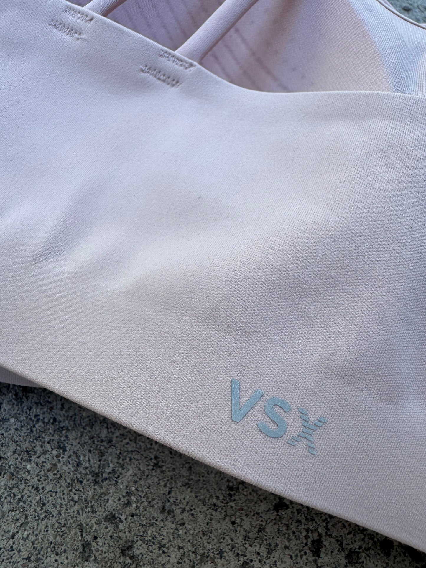 NEW Victoria’s Secret VSX Elevate Strappy-Back Sports Bra – Light Pink, Size L